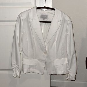 White long sleeve blazer
